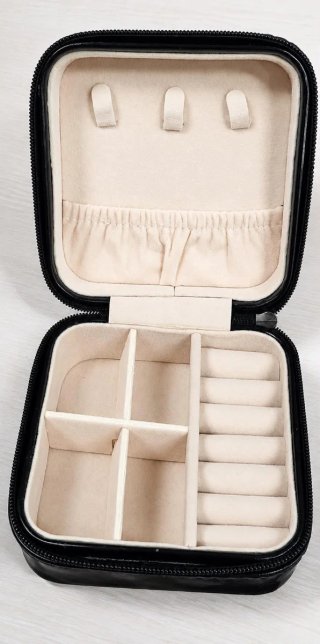 Estuche de joyas negro