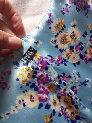Vestido satén estampado floral azul