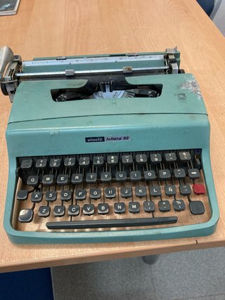 Olivetti Lettera 32 máquina de escribir