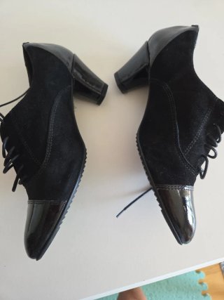Zapatos charol y ante tacón bajo talla 37