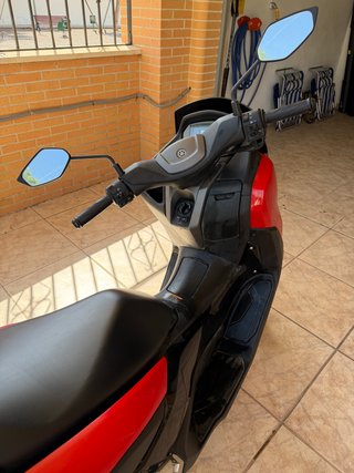 Yamaha Nmax 125 2023 + Maletero 34L