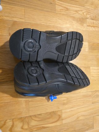 Zapatos negros de piel con velcro