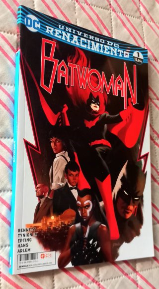 LOTE DE 3 COMICS DE DC y 1 DE MARVEL