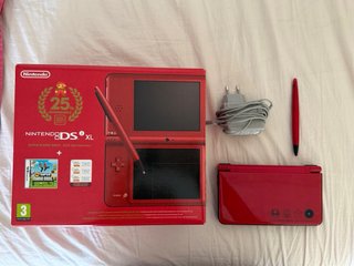Nintendo DSi XL Super Mario Bros. 25th