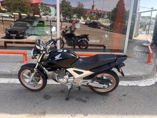 Honda CBF 250 Naked Negra