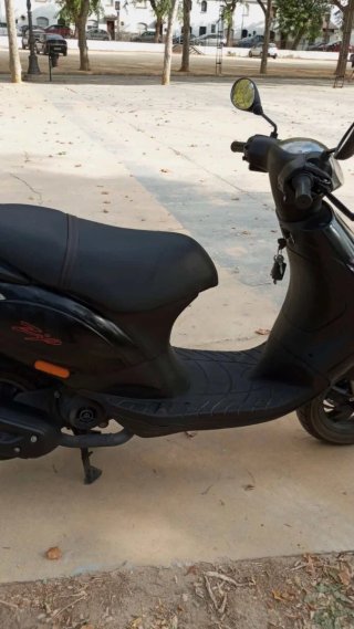 Piaggio Zip 4T Scooter Negro