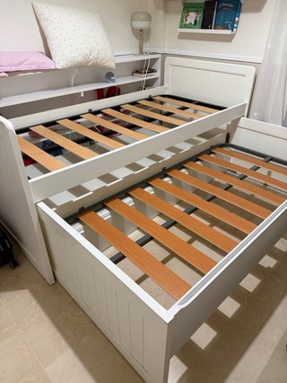 compacto blanco con cajones.  No incluye somieres