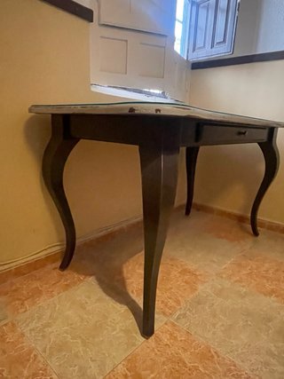 Escritorio madera clásico con tapa cristal