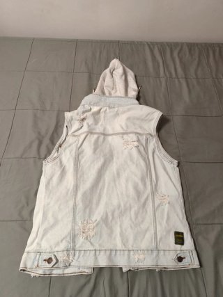 Chaleco Pull&Bear con capucha desmontable