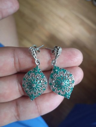 Pendientes de plata con detalles verdes negociable