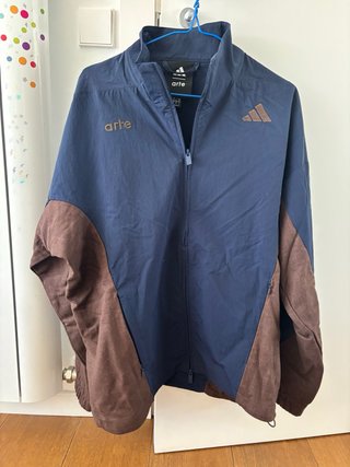 CHAQUETA CON CIERRE DE CREMALLERA ADIDAS X ARTE