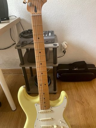 Fender Stratocaster Player II Hialeah yellow