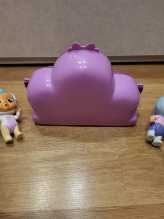 Bebés Llorones y Armario Rosa