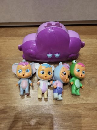 Bebés Llorones y Armario Rosa