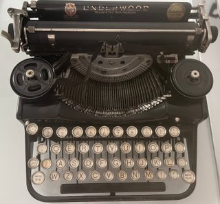 Máquina de escribir Underwood vintage (años 20/30)