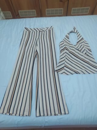Conjunto de pantalón y top a rayas