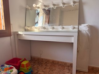Espejo Maquillaje con Luces + Mueble MALM ikea