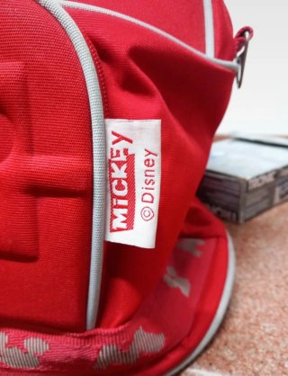 Bolsa de viaje y neceser Mickey. Muy bien cuidada.