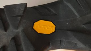 Bestard (como nuevas) goretex y vibran.