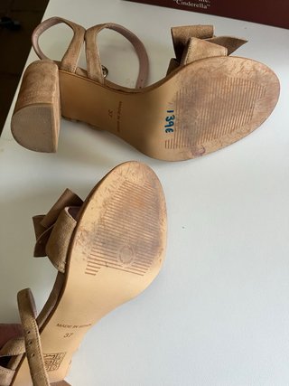 Sandalias JONi piel color camel con lazo