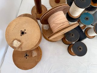 Lote 23 bobinas madera antiguas años 60-70