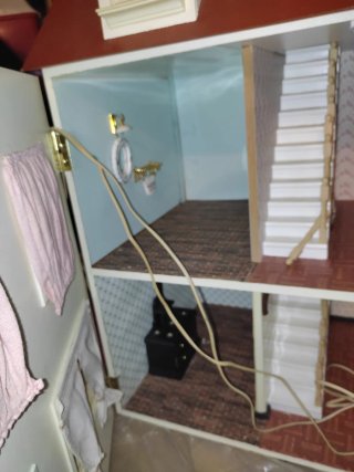 Casa de muñecas de madera con accesorios
