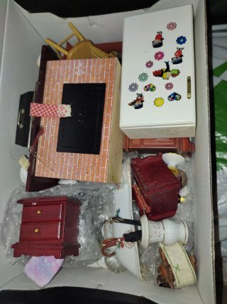 Casa de muñecas de madera con accesorios