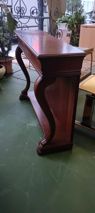 Entradita de madera oscura