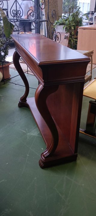 Entradita de madera oscura