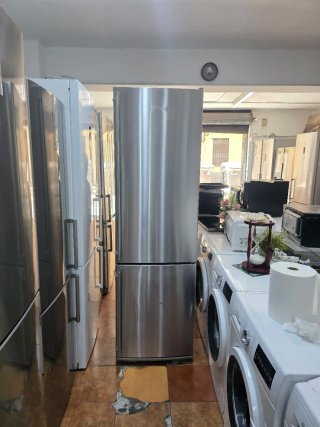 NEVERA MIELE CON GARANTIA Y ENVIO