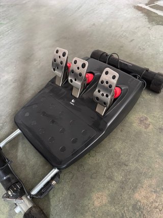 Volante Fanatec y Pedales Logitech