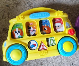 Autobús escolar Chicco con sonidos animales