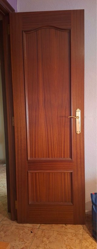 Puerta de madera interior