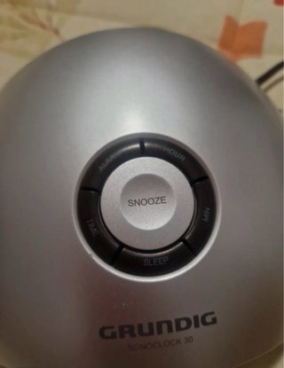Radio Despertador Grundig