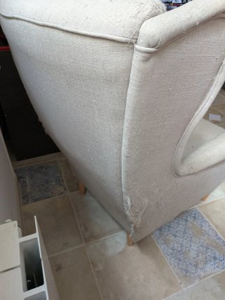 Se regala sillón orejero beige