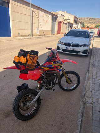 Moto LEM+casco+peto protector+botas