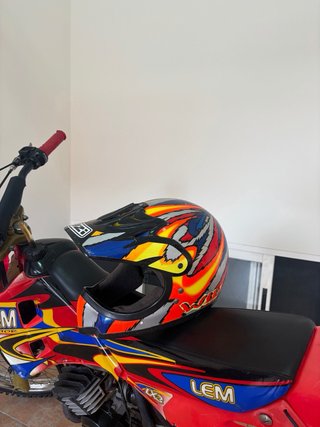 Moto LEM+casco+peto protector+botas