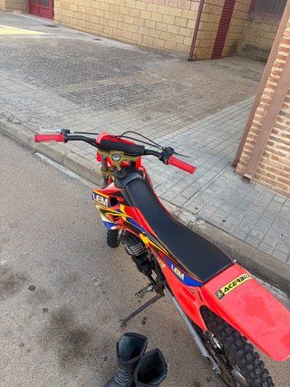 Moto LEM+casco+peto protector+botas