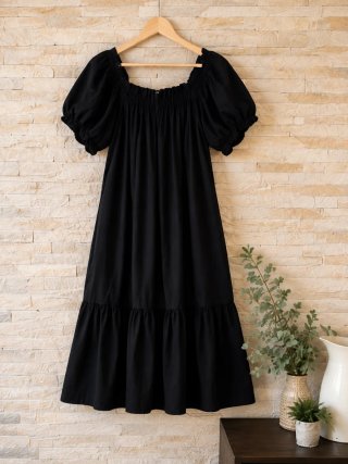 Abito nero elegante maniche a palloncino