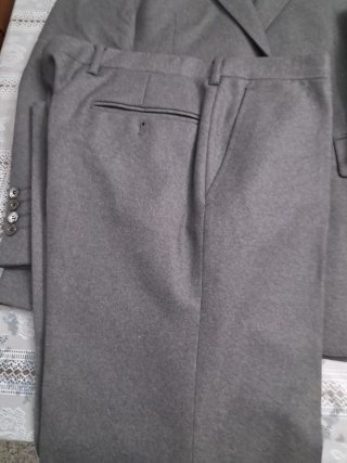 Traje de lana gris de caballero