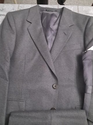 Traje de lana gris de caballero