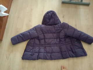 Abrigo Jones morado talla M