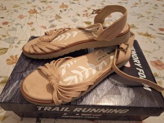 Sandalias doradas tacón bloque Talla 40