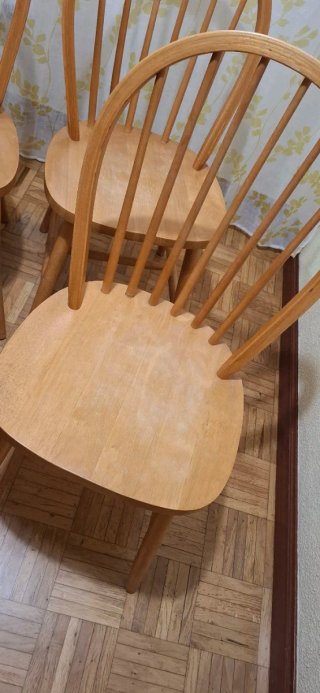 4 Sillas de Comedor de Madera
