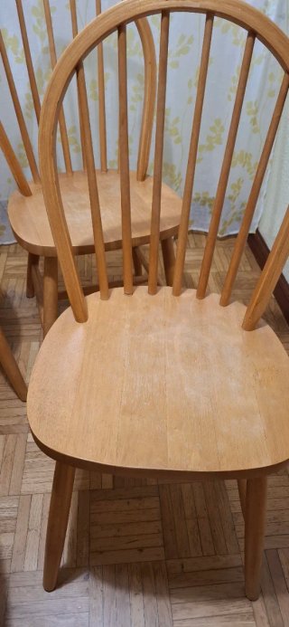 4 Sillas de Comedor de Madera