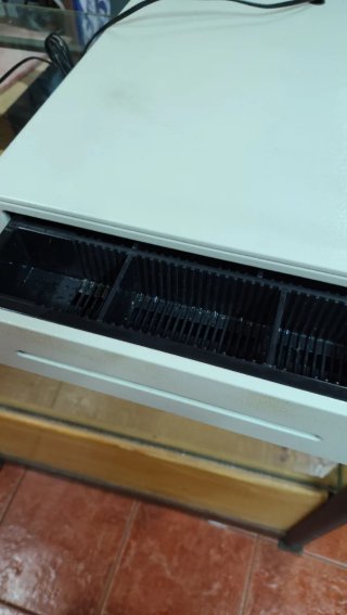 Cajonera de monedas blanca