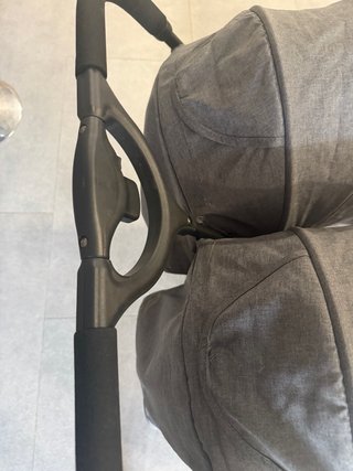Silla de paseo doble gris, con muy poco uso