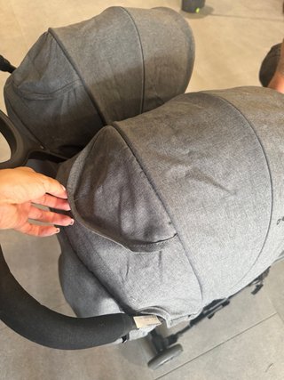 Silla de paseo doble gris, con muy poco uso