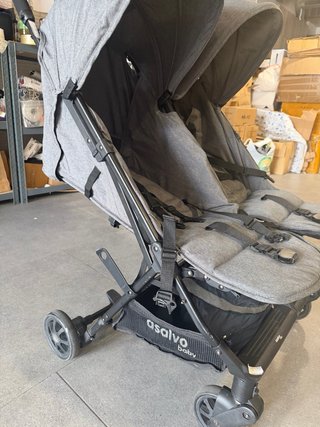 Silla de paseo doble gris, con muy poco uso