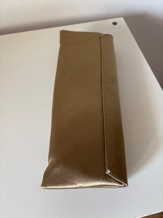 Bolso de fiesta dorado con flores